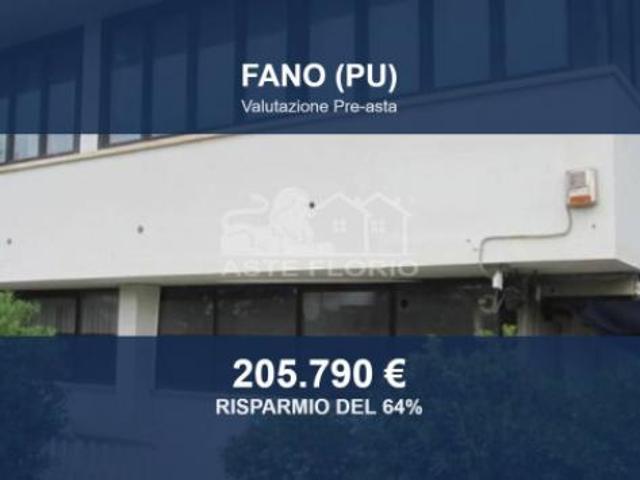 Locale Commerciale in vendita a Baia Metauro, Marche