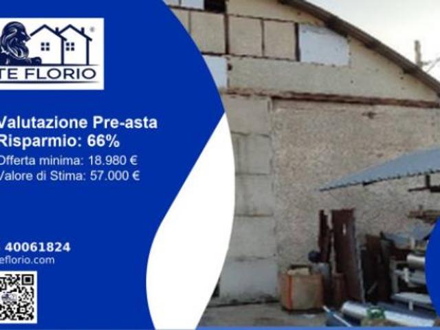 Capannone in vendita a Capua, Campania