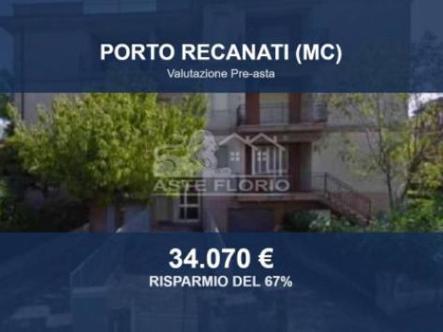 Locale Commerciale in vendita a Marche, Macerata