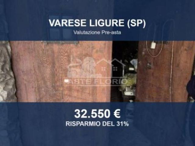 Locale Commerciale in vendita a Varese Ligure, Liguria