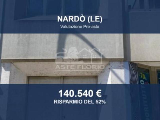 Locale Commerciale in vendita a Puglia, Lecce