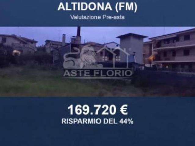 Locale Commerciale in vendita a Marche, Fermo