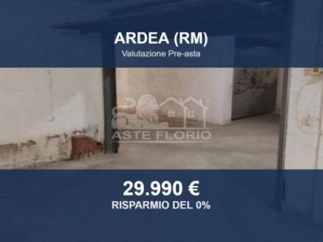 Box in vendita a Centro Regina, Ardea