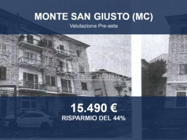 Locale Commerciale in vendita a Marche, Macerata