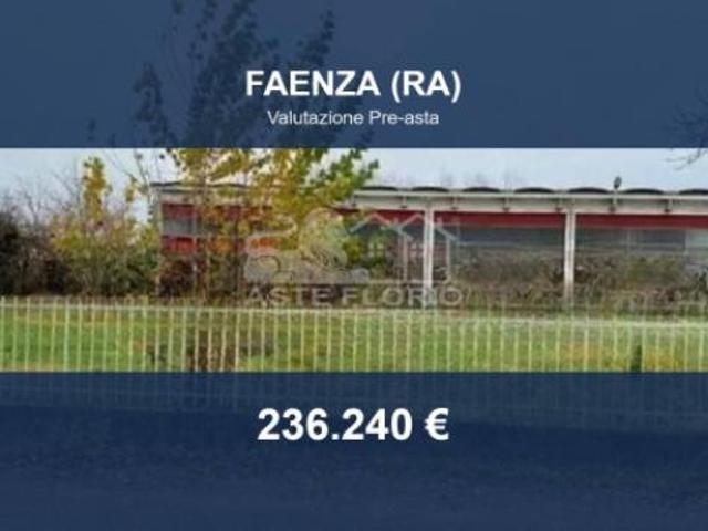 Locale Commerciale in vendita a Unione della Romagna Faentina, Faenza