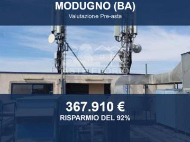 Locale Commerciale in vendita a Modugno, Bari