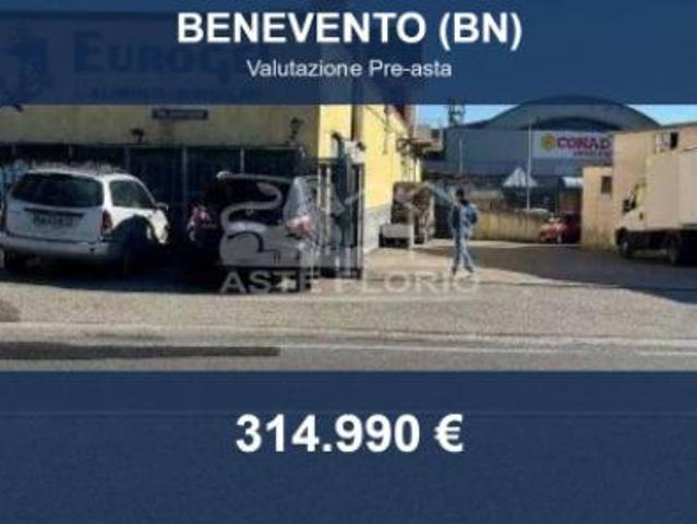 Capannone in vendita a Benevento, Campania