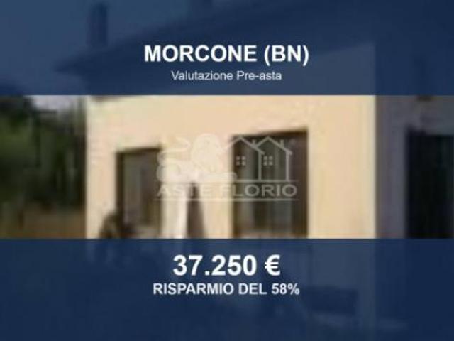 Locale Commerciale in vendita a Morcone, Campania