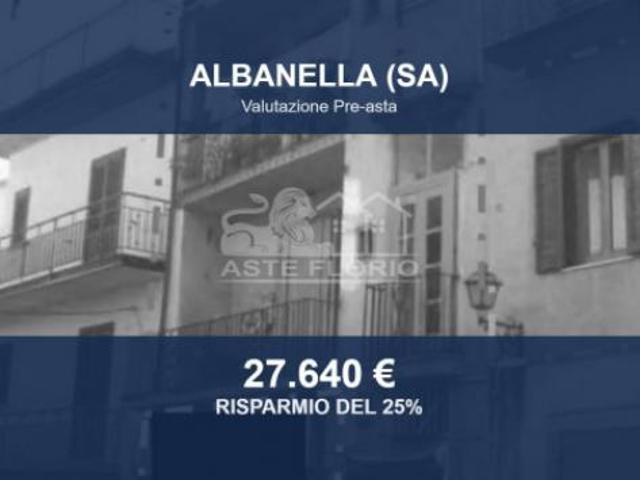 Locale Commerciale in vendita a Albanella, Salerno