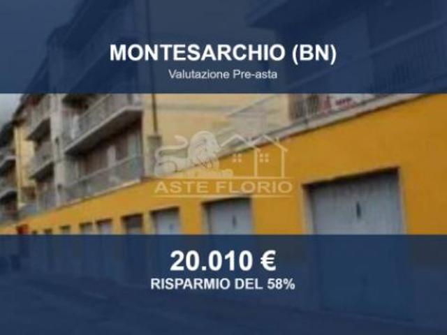 Locale Commerciale in vendita a Montesarchio, Campania
