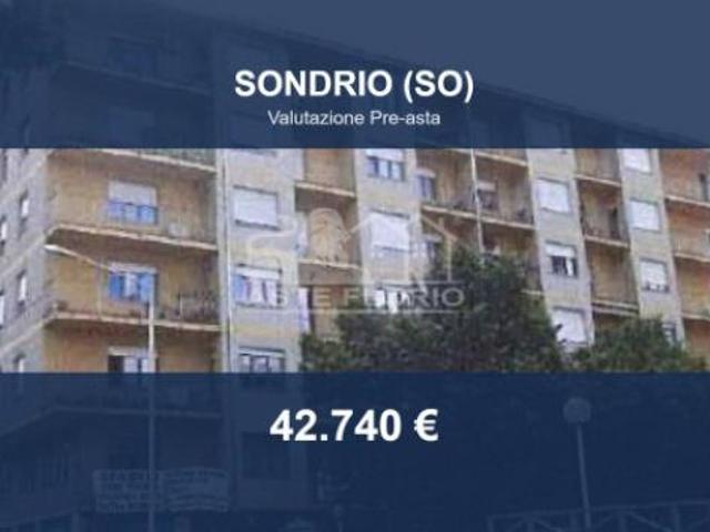 Locale Commerciale in vendita a Sondrio, Lombardia