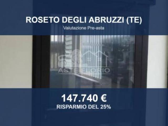 Capannone in vendita a Roseto Degli Abruzzi, Abruzzo