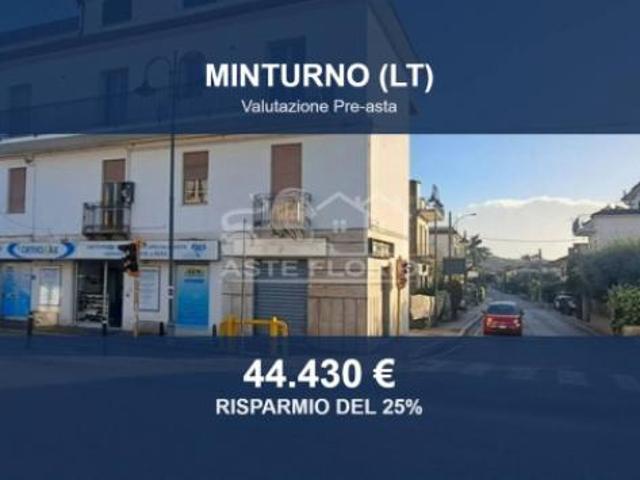 Locale Commerciale in vendita a Minturno, Lazio