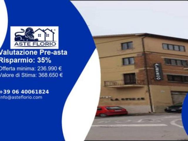 Locale Commerciale in vendita a Chiusi Città, Toscana