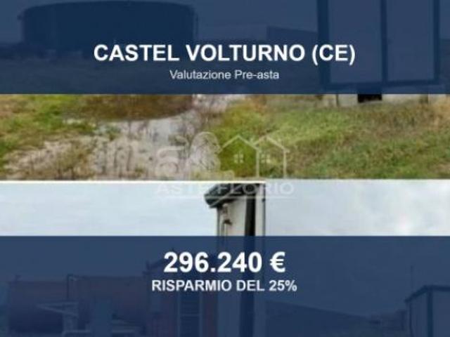 Capannone in vendita a Castel Volturno, Campania