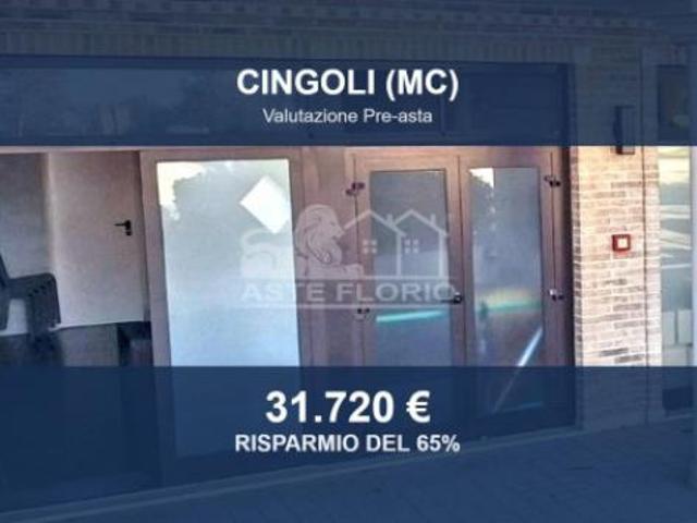 Locale Commerciale in vendita a Marche, Macerata