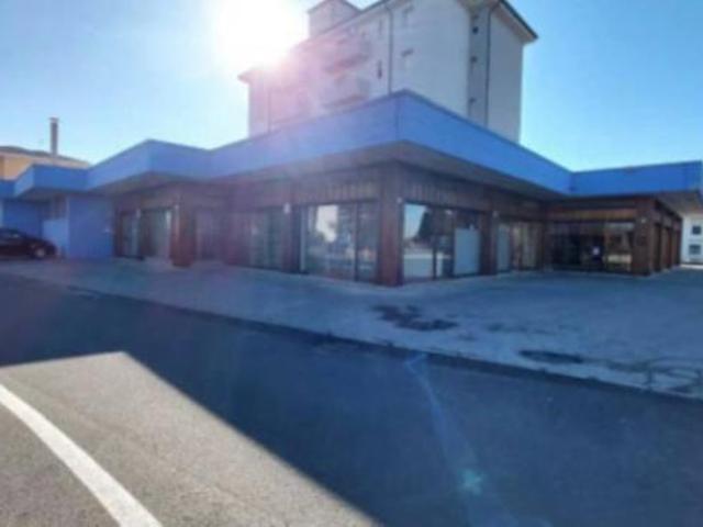 Locale Commerciale in vendita a Casarsa Della Delizia, Friuli-Venezia Giulia