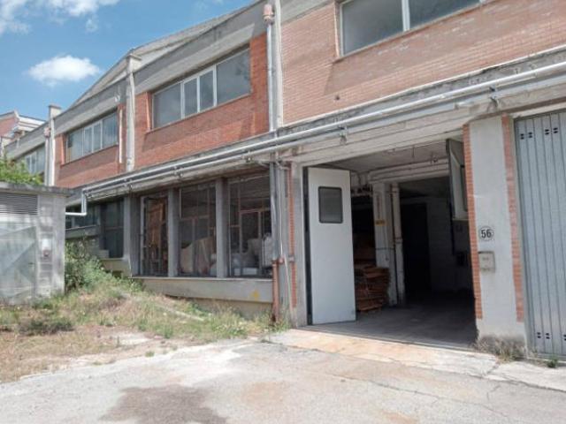 Locale Commerciale in vendita a Marche, Fermo
