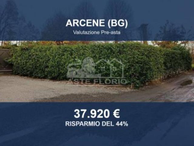 Locale Commerciale in vendita a Arcene, Lombardia
