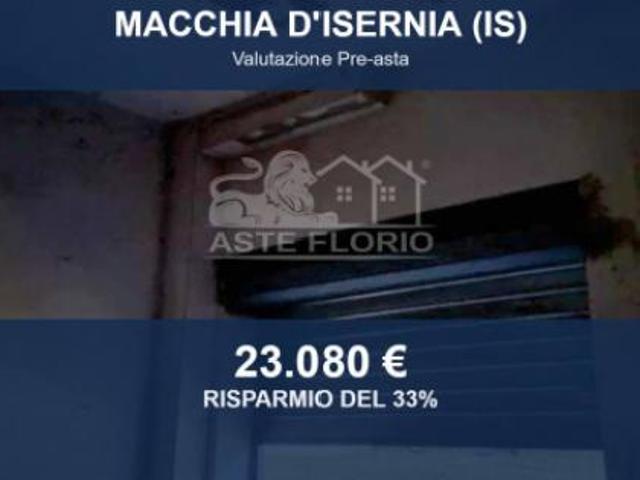 Locale Commerciale in vendita a Macchia D'isernia, Molise