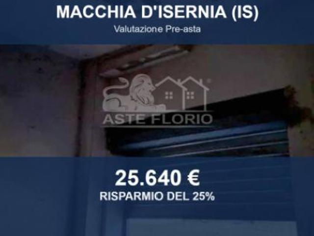 Locale Commerciale in vendita a Macchia D'isernia, Molise