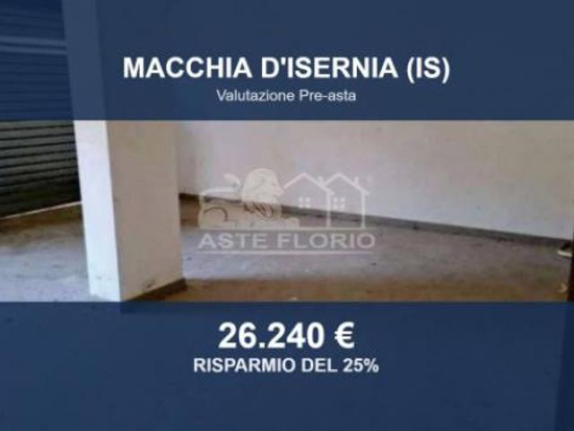 Locale Commerciale in vendita a Macchia D'isernia, Molise