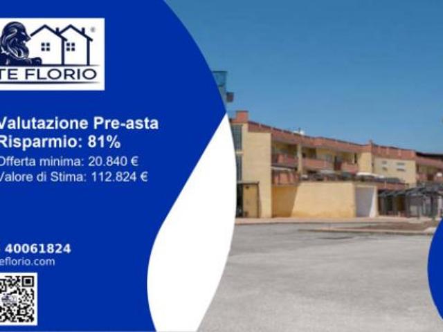 Locale Commerciale in vendita a Sonnino, Lazio