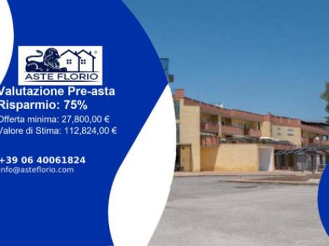 Locale Commerciale in vendita a Sonnino, Lazio