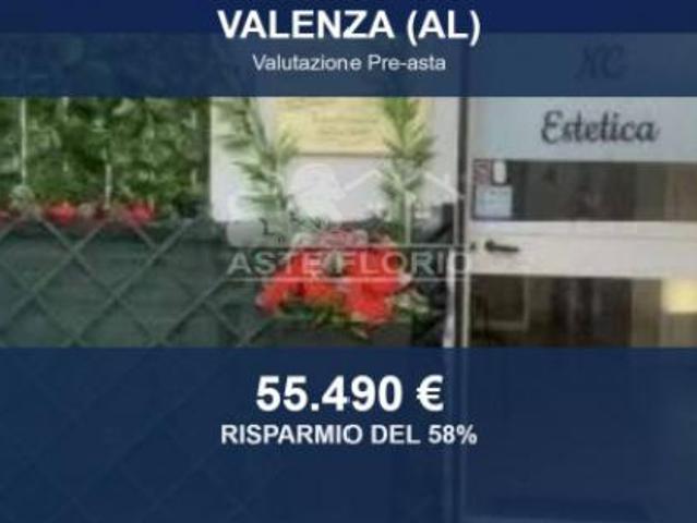 Locale Commerciale in vendita a Piemonte, Alessandria