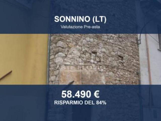 Locale Commerciale in vendita a Sonnino, Lazio