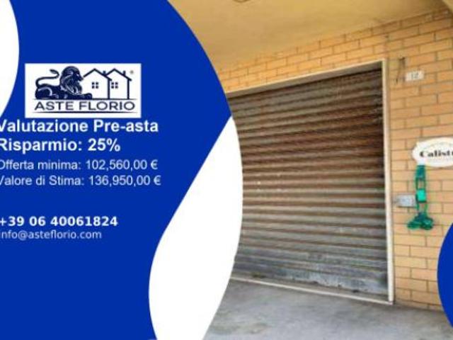 Locale Commerciale in vendita a Faleriense, Marche