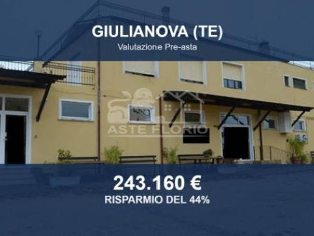 Capannone in vendita a Giulianova, Abruzzo