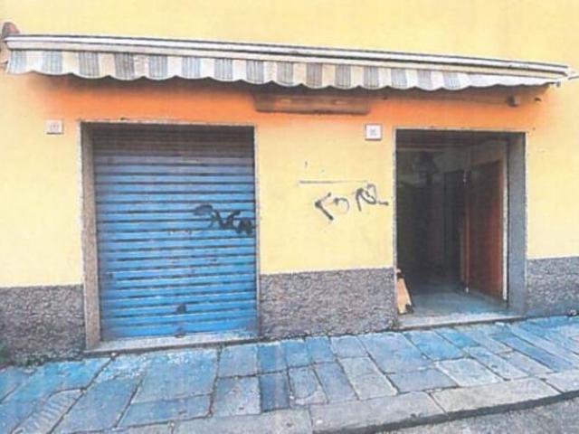 Locale Commerciale in vendita a Centro Est, Serra Riccò