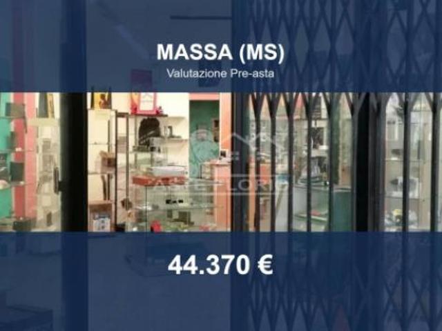 Locale Commerciale in vendita a San Carlo, Marina Di Massa