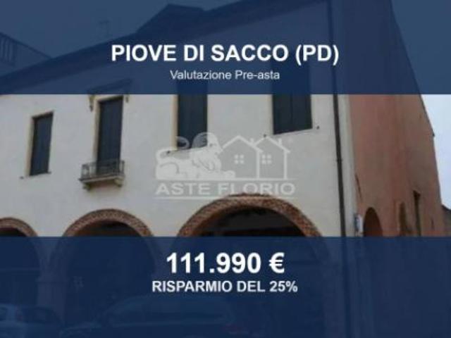 Locale Commerciale in vendita a Quartiere Sant'Anna, Piove Di Sacco