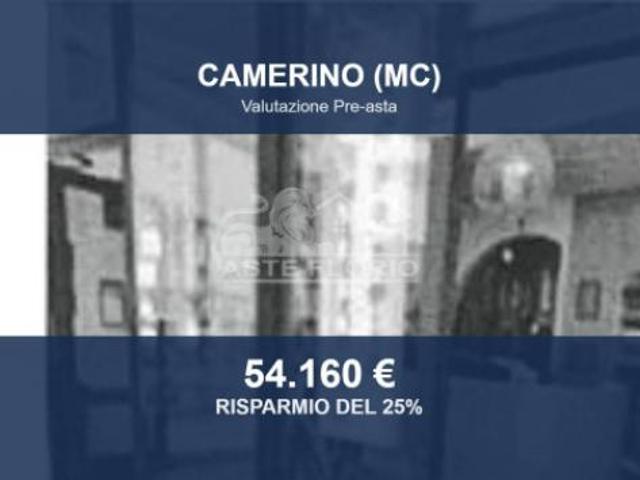 Locale Commerciale in vendita a Marche, Macerata