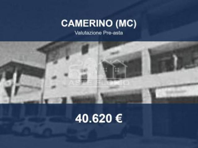 Locale Commerciale in vendita a Marche, Macerata