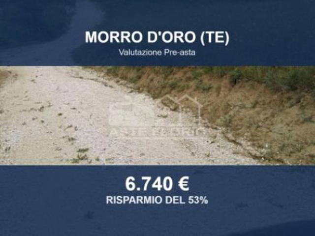 Terreno in vendita a Morro d'Oro, Teramo