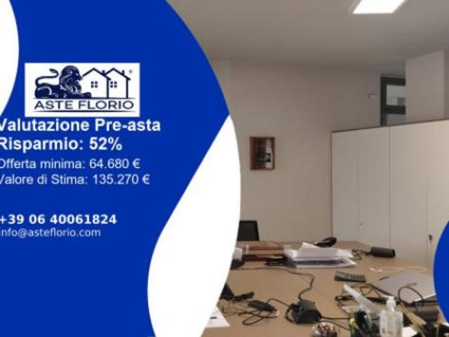 Locale Commerciale in vendita a Lallio, Lombardia