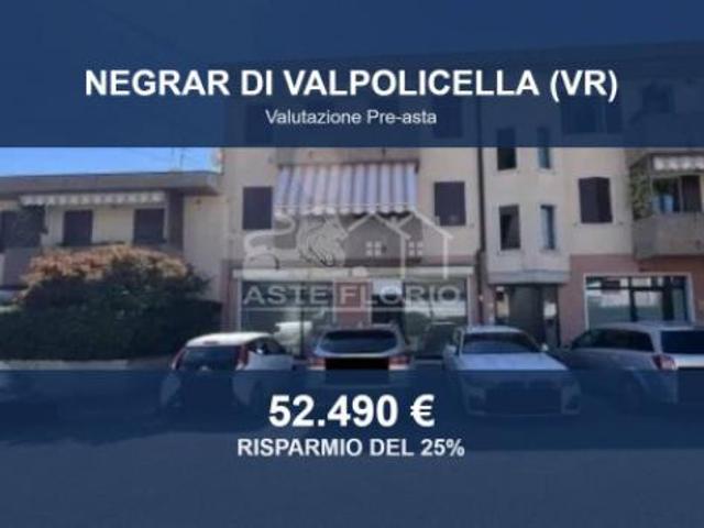 Locale Commerciale in vendita a Negrar, Veneto