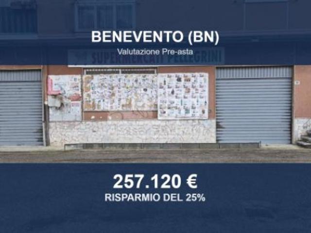 Locale Commerciale in vendita a Benevento, Campania