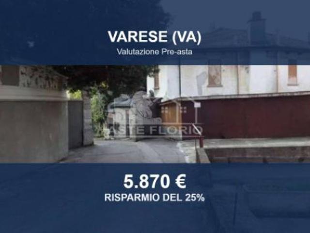 Box in vendita a Varese, Lombardia