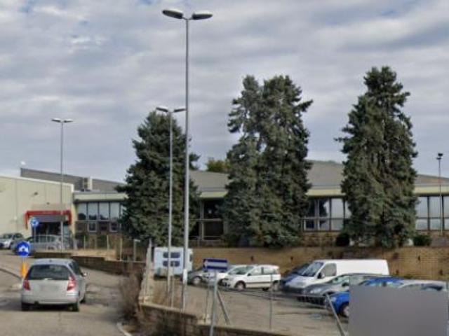 Locale Commerciale in vendita a Montefiascone, Lazio