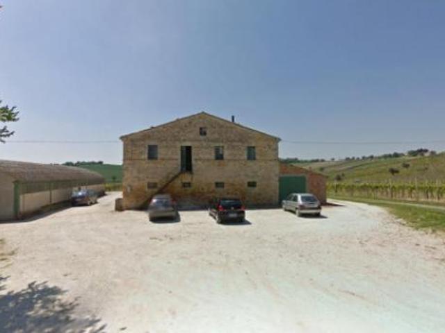 Locale Commerciale in vendita a Marche, Ancona