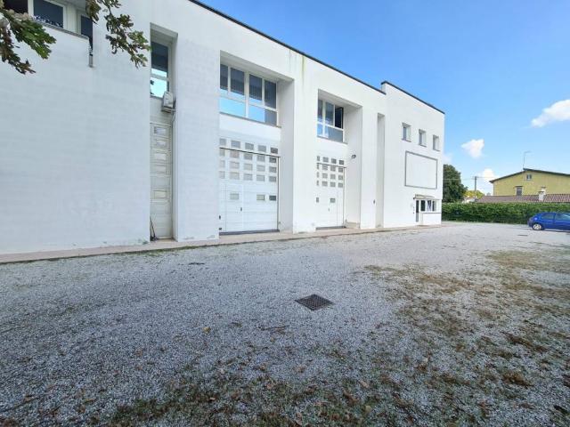 Locale Commerciale in vendita a Abano Terme Bagni, Veneto