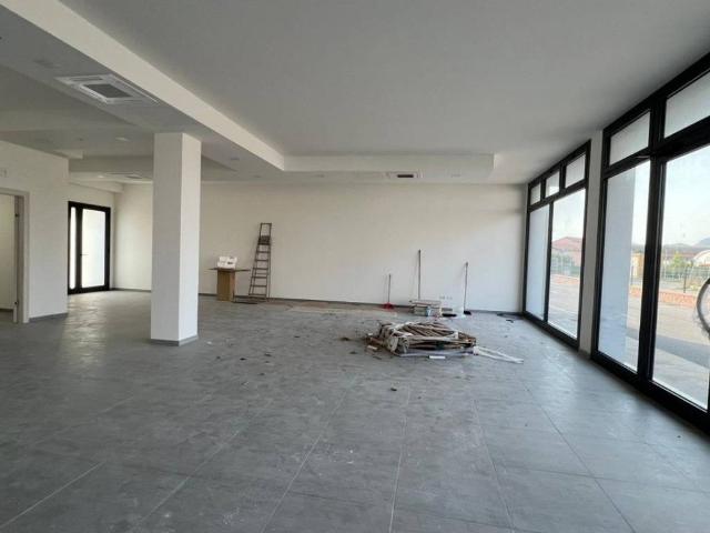 Locale Commerciale in vendita a Abano Terme Bagni, Veneto
