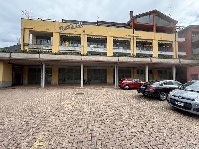 Locale Commerciale in vendita a Abbadia Lariana, Lombardia