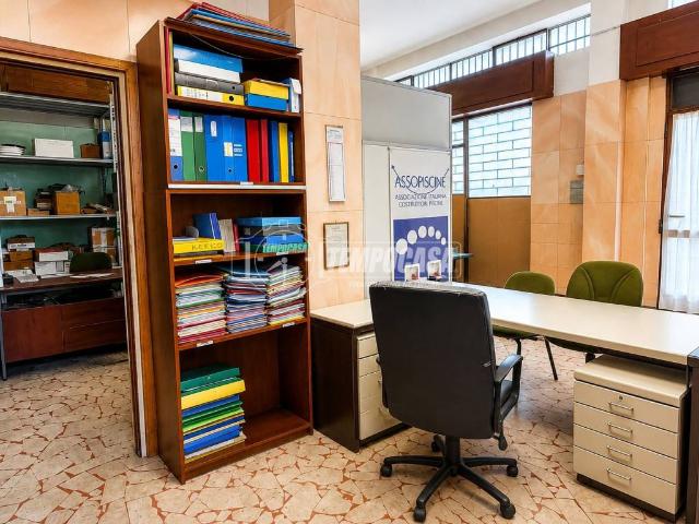 Locale Commerciale in vendita a Castelletto, Abbiategrasso