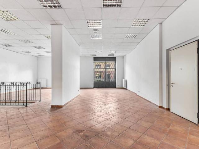 Locale Commerciale in vendita a Castelletto, Abbiategrasso