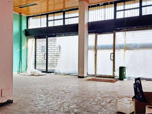 Locale Commerciale in vendita a Abbiategrasso, Lombardia